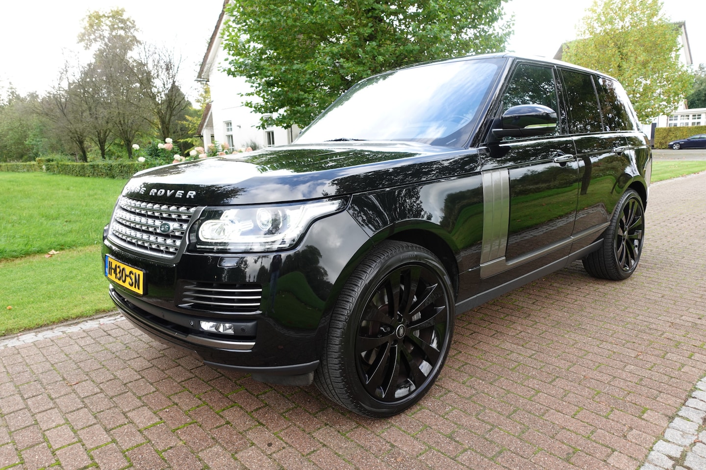 Land Rover Range Rover - 5.0 V8 Autobiography Pano , trekhaak, 23 inch - AutoWereld.nl