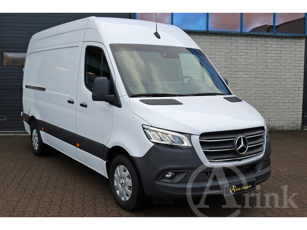 Mercedes-Benz Sprinter - 319 CDI L2H2 9G-TRONIC LED MBUX10 360gr CAMERA DISTRONIC ALARM KL3 PDC 3.5T AHW COMPLEET - AutoWereld.nl