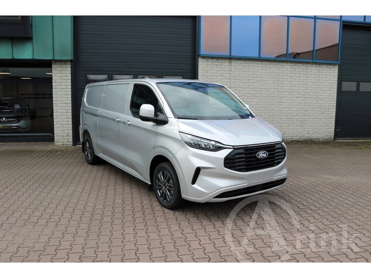 Ford Transit Custom - 320 L2 LIMITED 170 PK AUTOMAAT 2X SCHUIFDEUR 17" VELGEN CAMERA ACC PDC NAVIGATIE CRUISECON - AutoWereld.nl