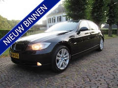 BMW 3-serie - 318i Dynamic Executive Ecc Cruisecontrol Leer/Stof Sportstoelen Pdc Isofix 6 Bak Lm Velgen