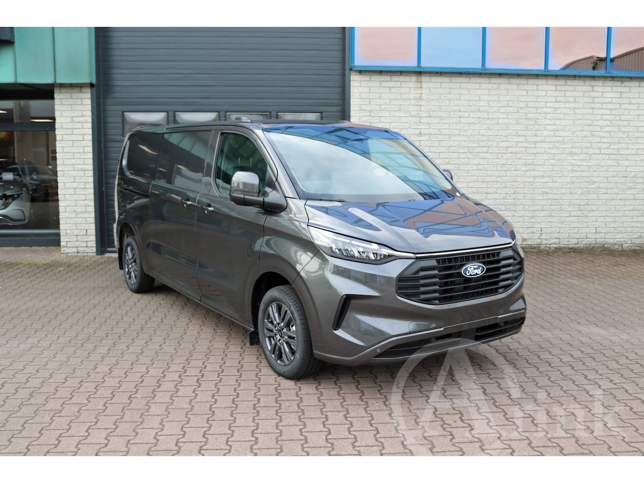 Ford Transit Custom - 320 L2 LIMITED 170 PK AUTOMAAT 2X SCHUIFDEUR 17" VELGEN CAMERA ACC PDC NAVIGATIE CRUISECON - AutoWereld.nl