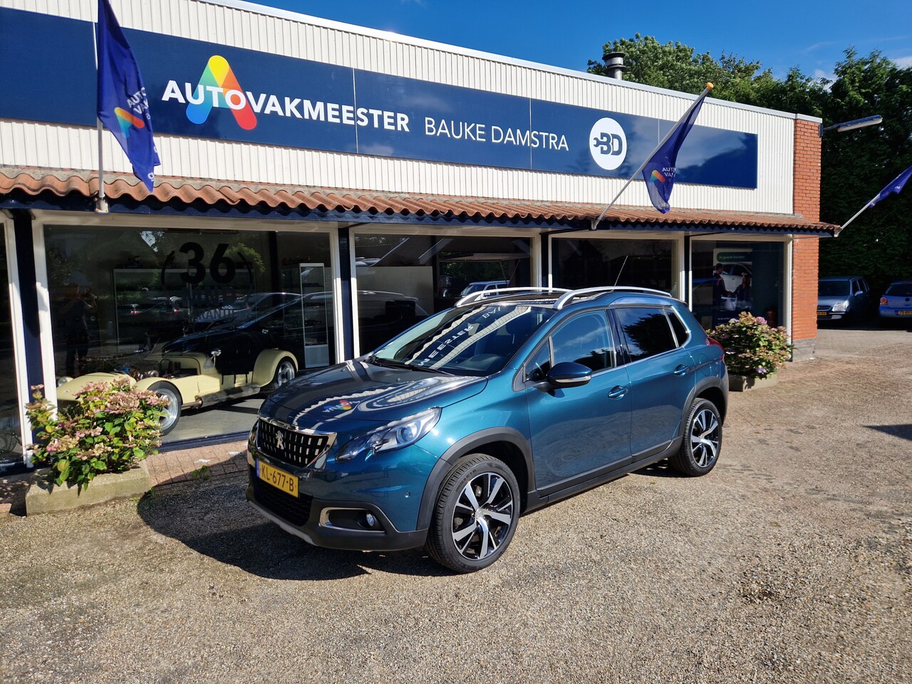 Peugeot 2008 - 1.2 PureTech Allure |110 pk|Airco|Cruise|Navi|Camera|Panoramadak| - AutoWereld.nl