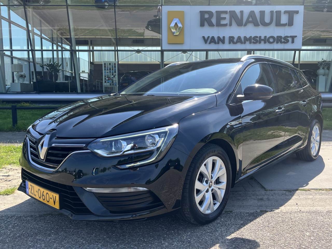 Renault Mégane Estate - 1.5 Blue dCi Limited / Automaat / Dealer onderhouden / Apple Carplay - Android Auto / PDC. - AutoWereld.nl