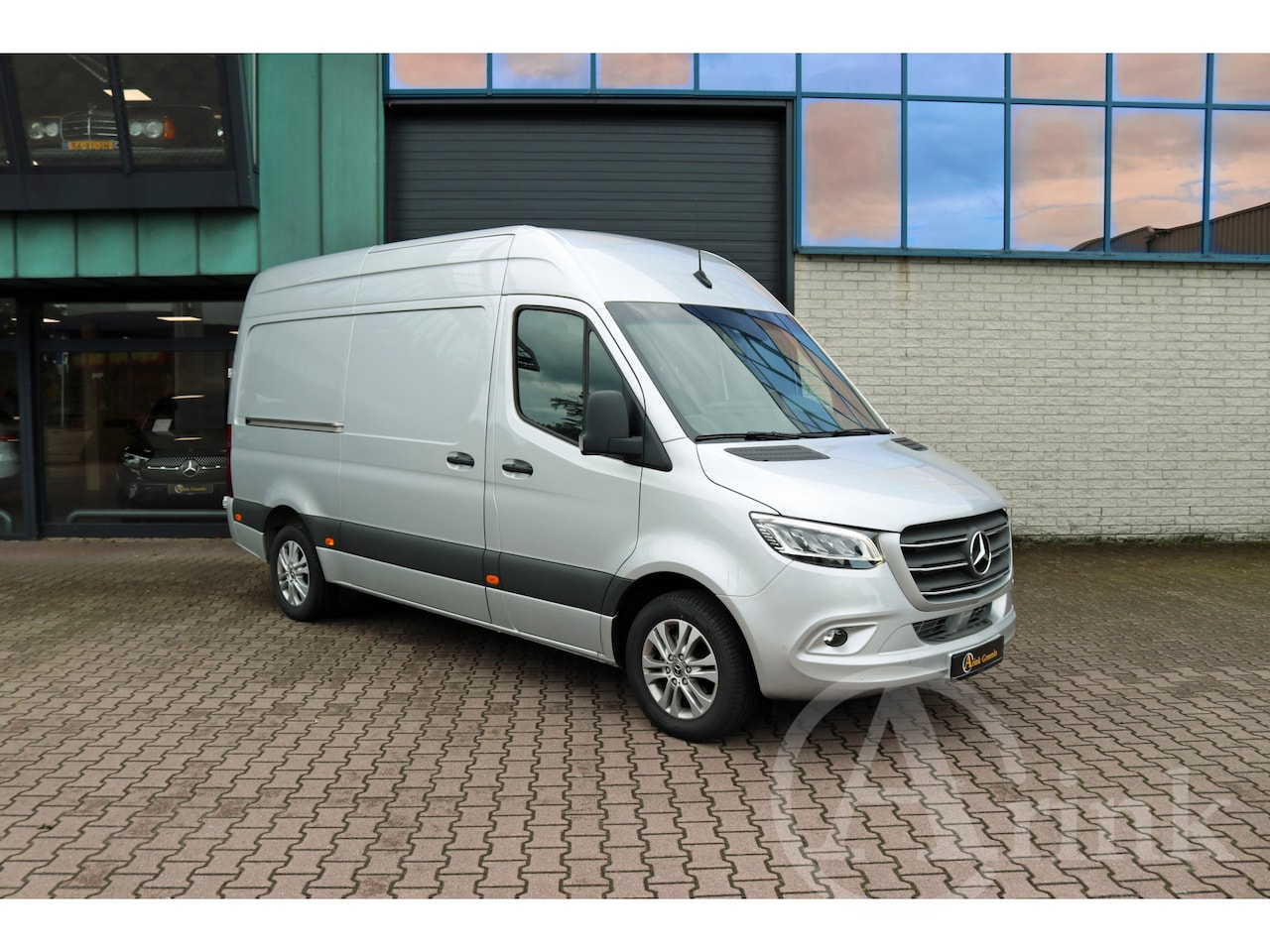 Mercedes-Benz Sprinter - 319 CDI L2H2 9G-TRONIC LED MBUX10 360gr CAMERA DISTRONIC ALARM KL3 PDC 3.5T AHW COMPLEET - AutoWereld.nl