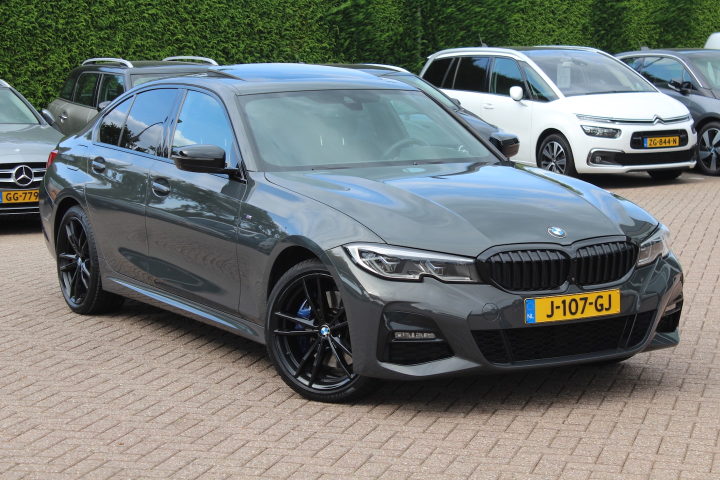 BMW 3-serie - 330e eDrive Edition M Sport / Schuifdak / 360Camera / Head-up / Laser LED / Harman Kardon - AutoWereld.nl