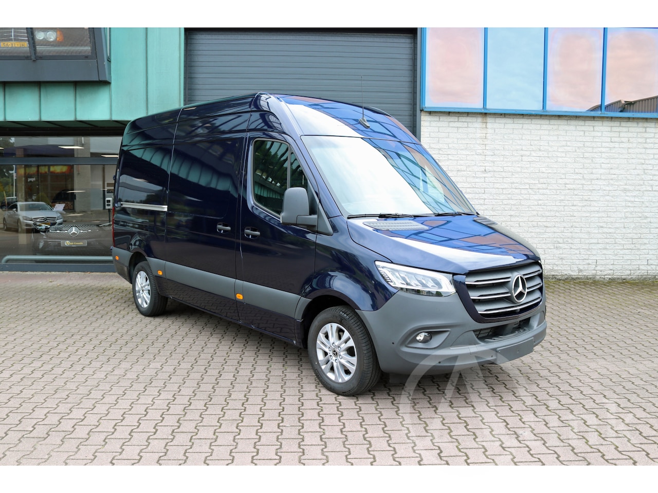 Mercedes-Benz Sprinter - 319 CDI L2H2 9G-TRONIC LED MBUX10 360gr CAMERA DISTRONIC ALARM KL3 PDC 3.5T AHW COMPLEET - AutoWereld.nl