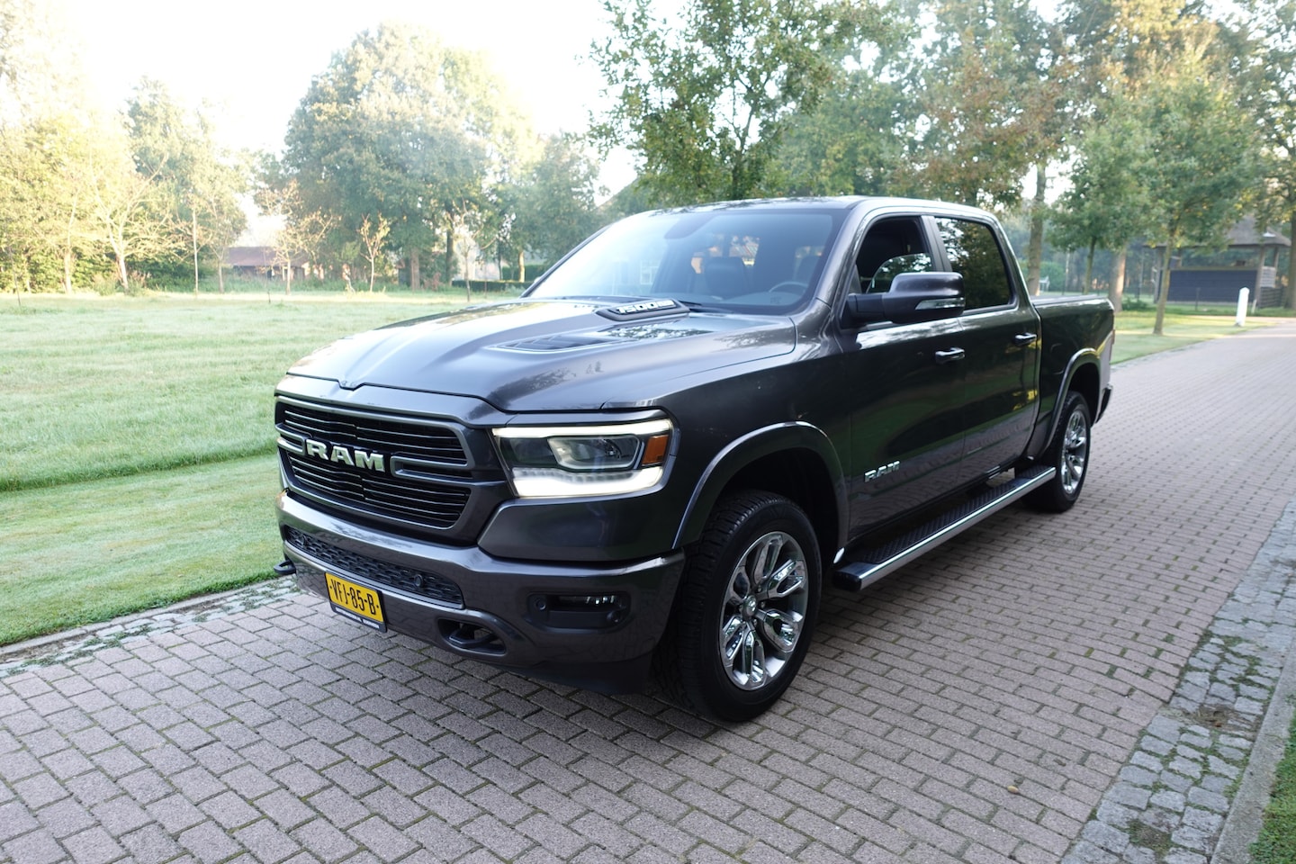 Dodge Ram 1500 - 5.7 V8 4x4 Crew Cab Limited LPG Onderbouw, Pano, Luchtvering - AutoWereld.nl