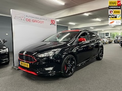 Ford Focus - 1.5 Black Edition NL-auto / eerste eigenaar