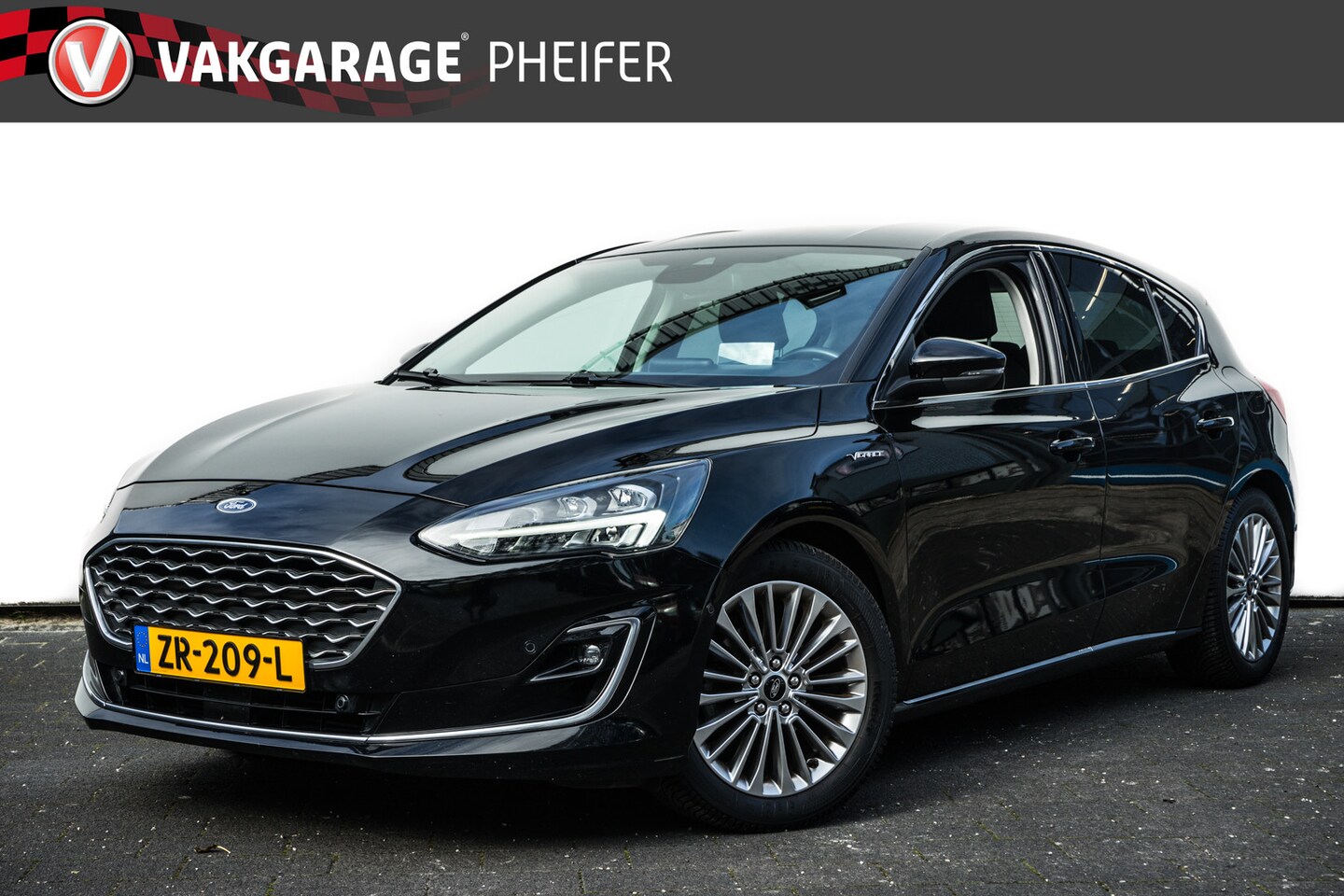 Ford Focus - 1.0 EcoBoost 125pk Vignale Leer/ B&O sound/ Navigatie/ Carplay/ Pdc/ Full led/ Stoelverwar - AutoWereld.nl