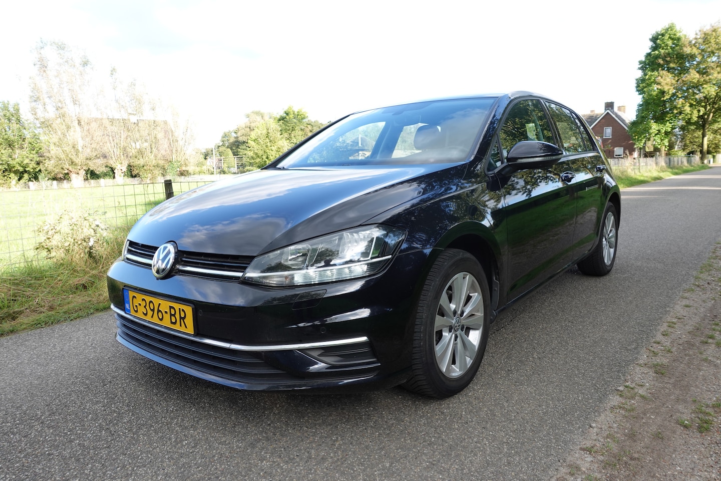 Volkswagen Golf - 1.0 TSI Comfortline Business Winterpakket ,Navigatie - AutoWereld.nl