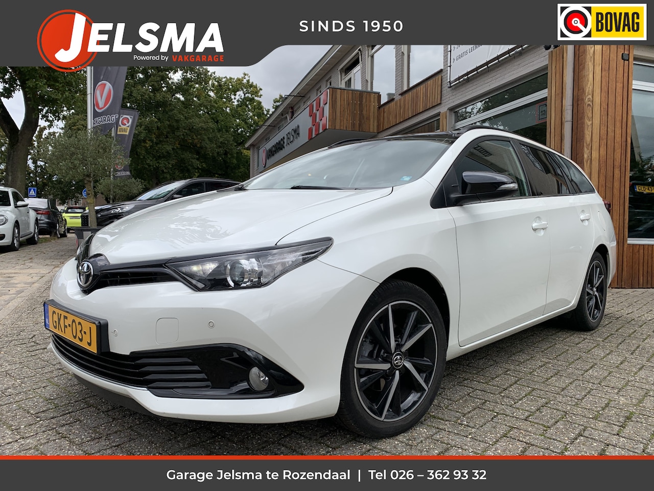 Toyota Auris Touring Sports - 1.2T 115pk Aut. Dynamic, Navi | Camera | Trekhaak - AutoWereld.nl