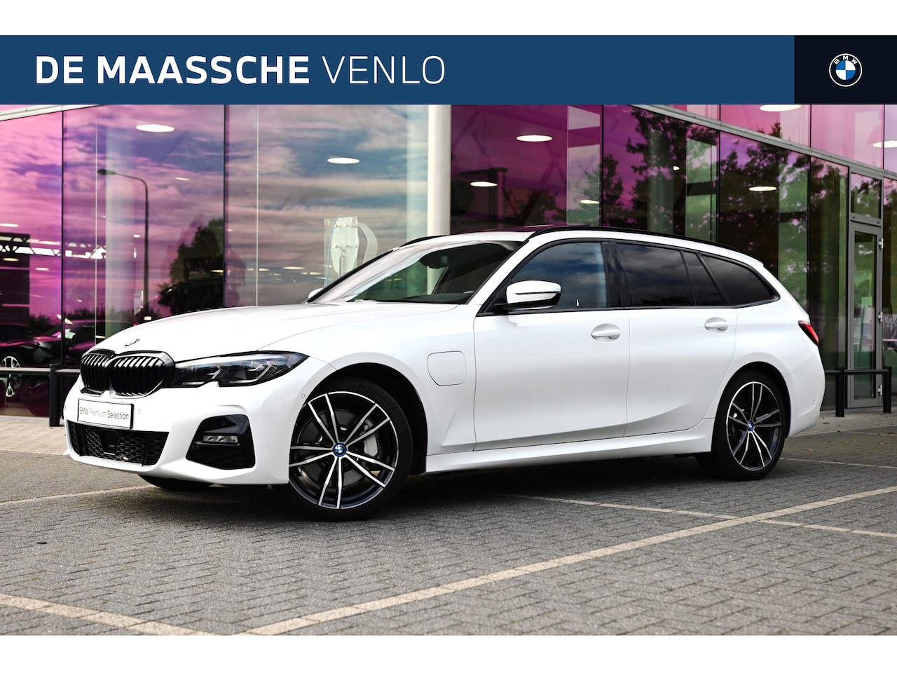 BMW 3-serie Touring - 330e xDrive High Executive M Sport Automaat / Panoramadak / Laserlight / Sportstoelen / Ac - AutoWereld.nl