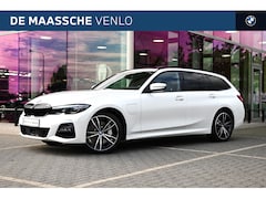 BMW 3-serie Touring - 330e xDrive High Executive M Sport Automaat / Panoramadak / Laserlight / Sportstoelen / Ac