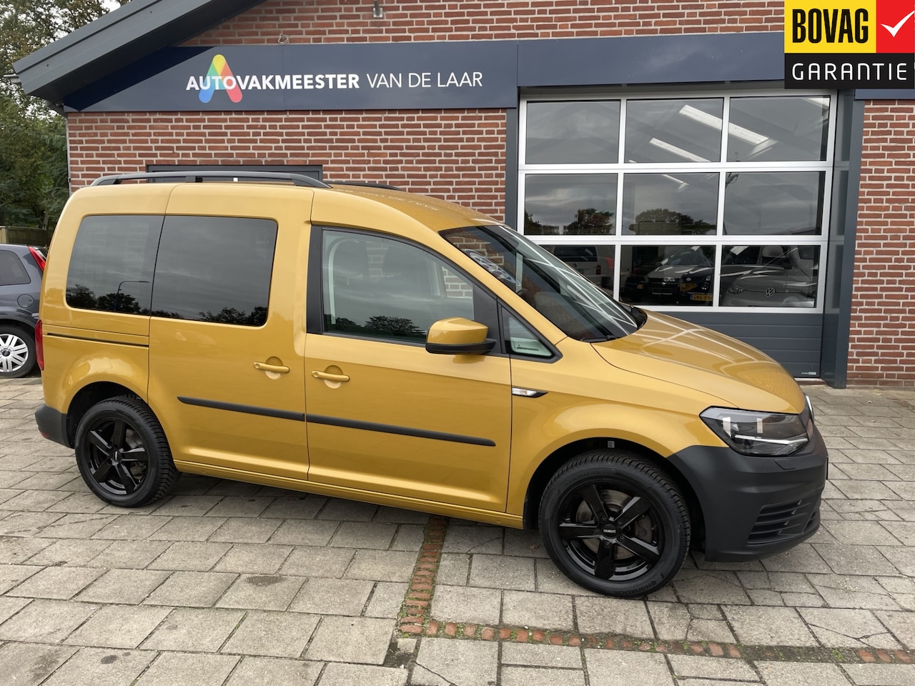 Volkswagen Caddy - Combi 1.4 TSI Trendline 7p 96KW Life ( Deurtjes achter , trekhaak, Apple carplay, Android - AutoWereld.nl