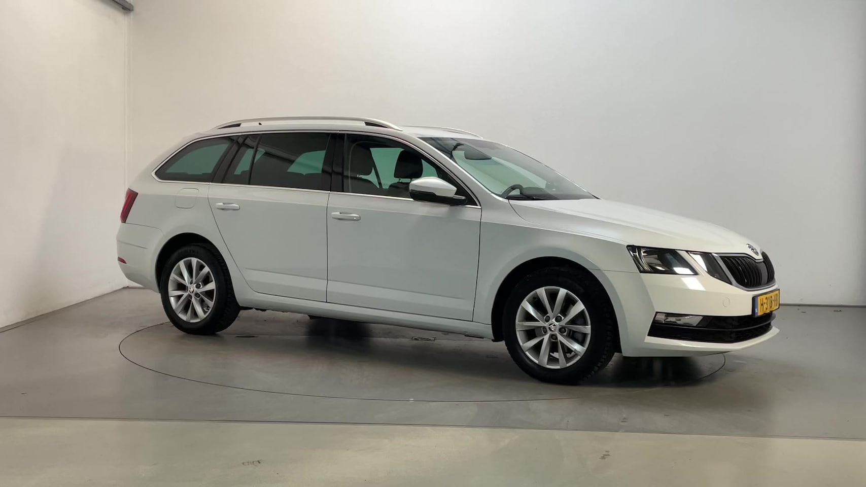 Skoda Octavia Combi - 1.0 TSI DSG Greentech Clever Edition Leder-Stof Navigatie Stoelverwarming DAB+ - AutoWereld.nl