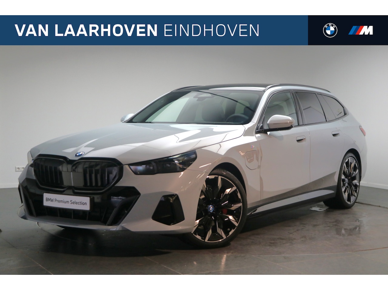 BMW 5-serie Touring - 530e High Executive M Sport Automaat / Panoramadak / Trekhaak / Bowers & Wilkins / Parking - AutoWereld.nl