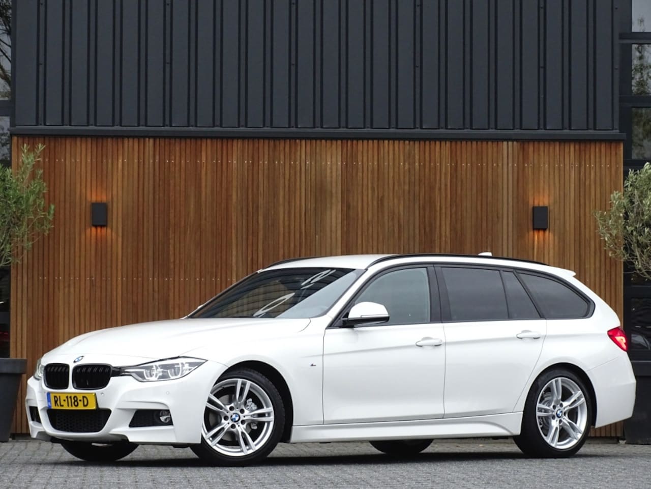 BMW 3-serie Touring - 318i 136PK / LED / 2018 / - AutoWereld.nl