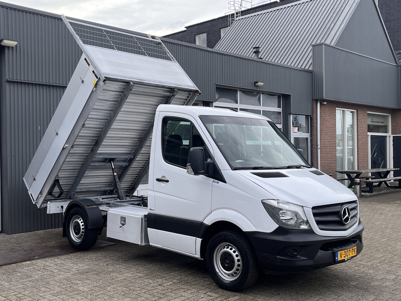 Mercedes-Benz Sprinter - 211 2.2 CDI Kipper Airco Trekhaak 3 persoons Open laadbak Navigatie Pick-up p-up 1e Eigena - AutoWereld.nl