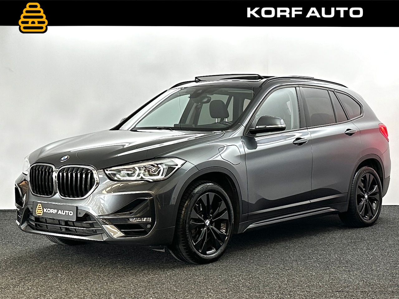 BMW X1 - xDrive25e PHEV 220PK / Pano / HUD / LED / Trekhaak - AutoWereld.nl