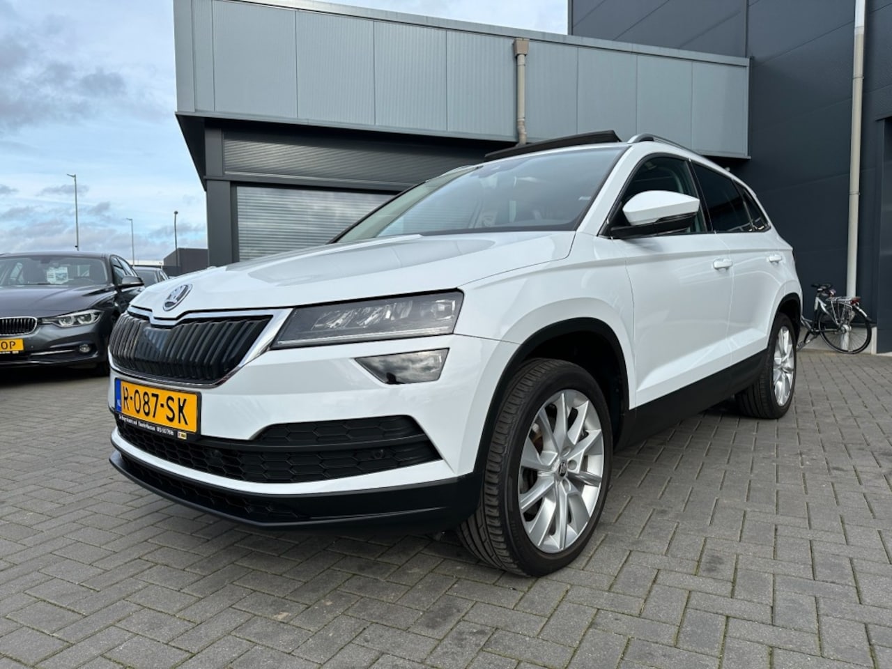 Skoda Karoq - 1.5 TSi ACT Style Business Camera Panorama Leder Trekhaak - AutoWereld.nl