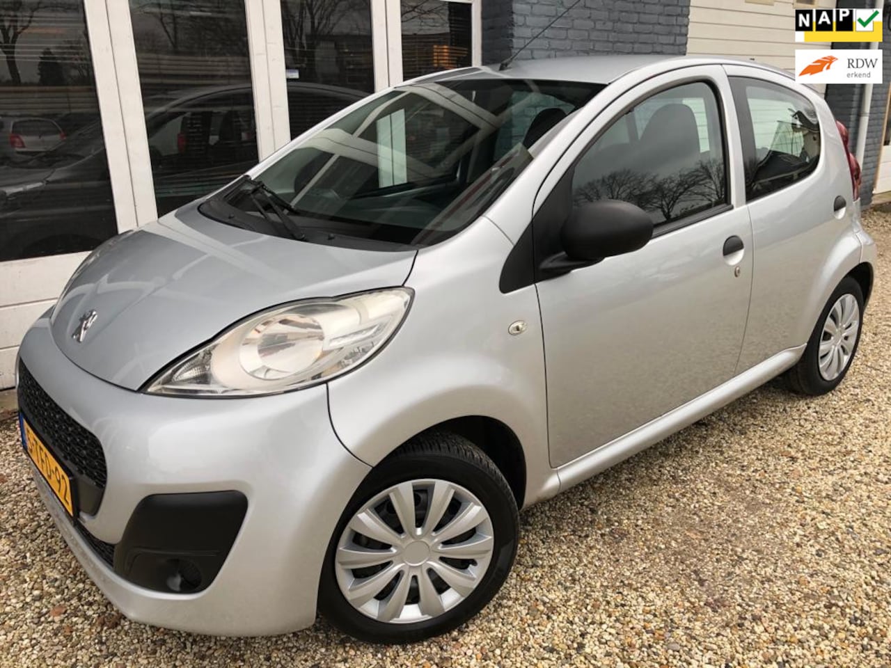 Peugeot 107 - 1.0 Access Accent 5-deurs Airco - AutoWereld.nl