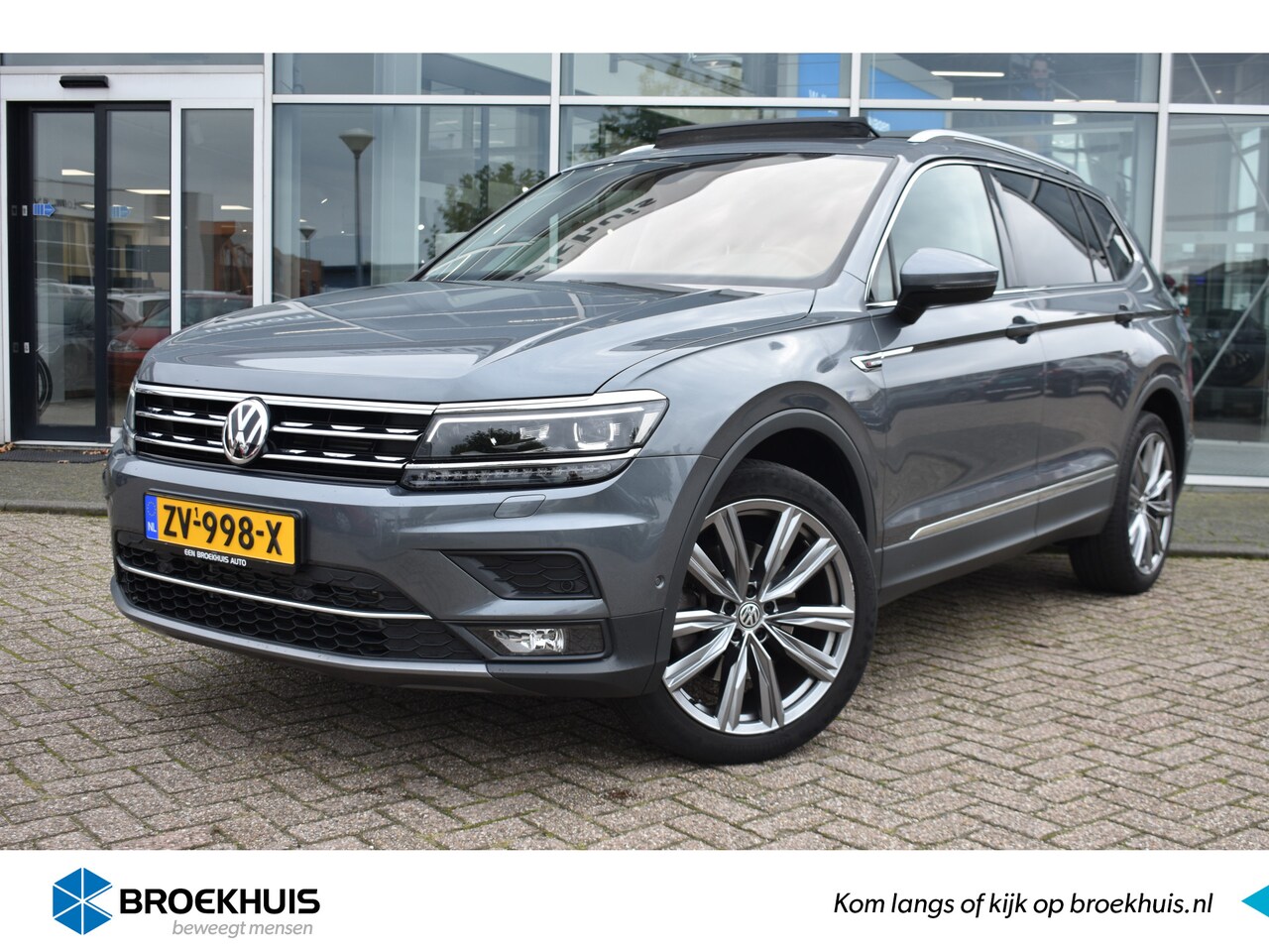 Volkswagen Tiguan Allspace - 2.0 TSI 220PK DSG-7 4Motion Highline 7p. | PANORAMADAK | CAMERA | NAVIGATIE - AutoWereld.nl