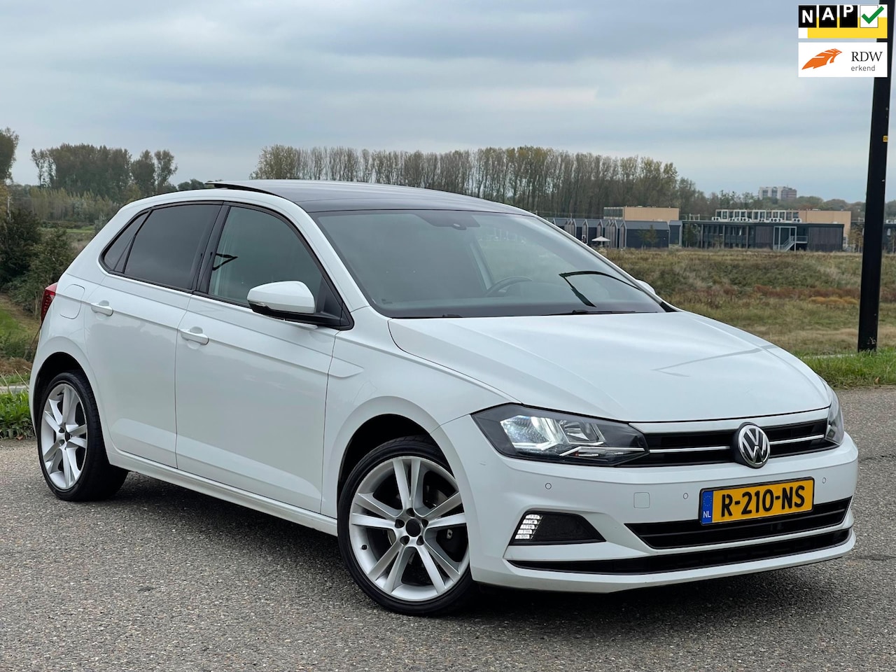 Volkswagen Polo - 1.6 TDI Highline Automaat|Pano|Navi|Stoelverw|Nap|Boekjes - AutoWereld.nl