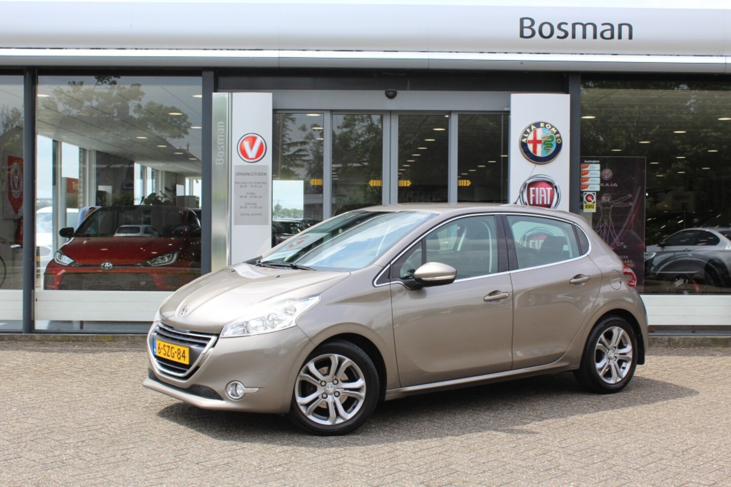 Peugeot 208 - 1.6 VTi Allure/AIRCO/CRUISE/TREKHAAK - AutoWereld.nl