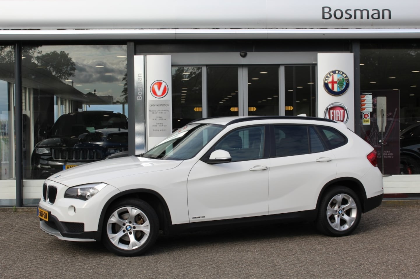 BMW X1 - sDrive18i Trekhaak/Bluetooth/PDC/Clima - AutoWereld.nl