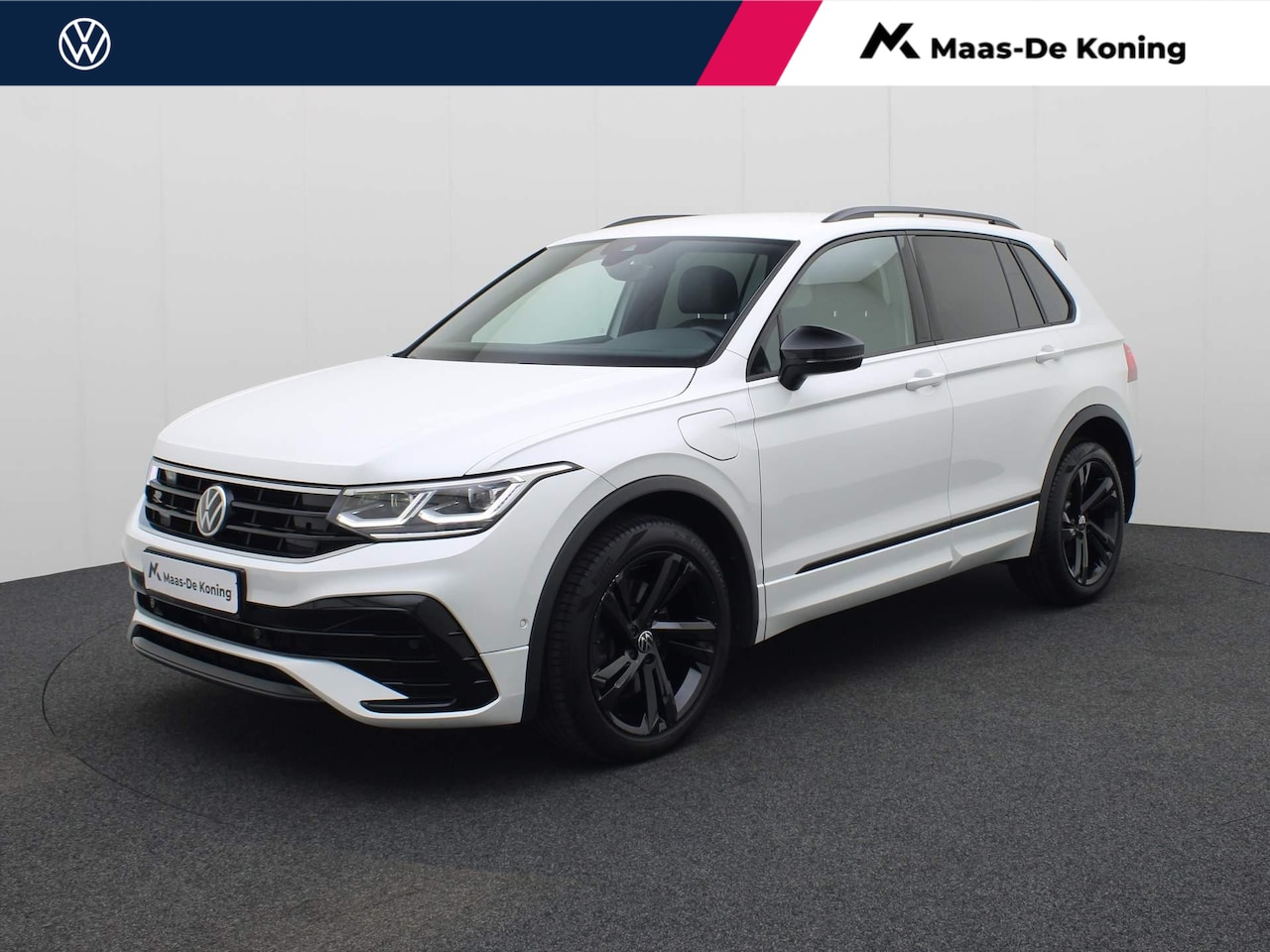 Volkswagen Tiguan - 1.4 TSIeHybrid 180kW/245PK R-Line Blackstyle DSG · Leder · Parkeersensoren + camera · Navi - AutoWereld.nl