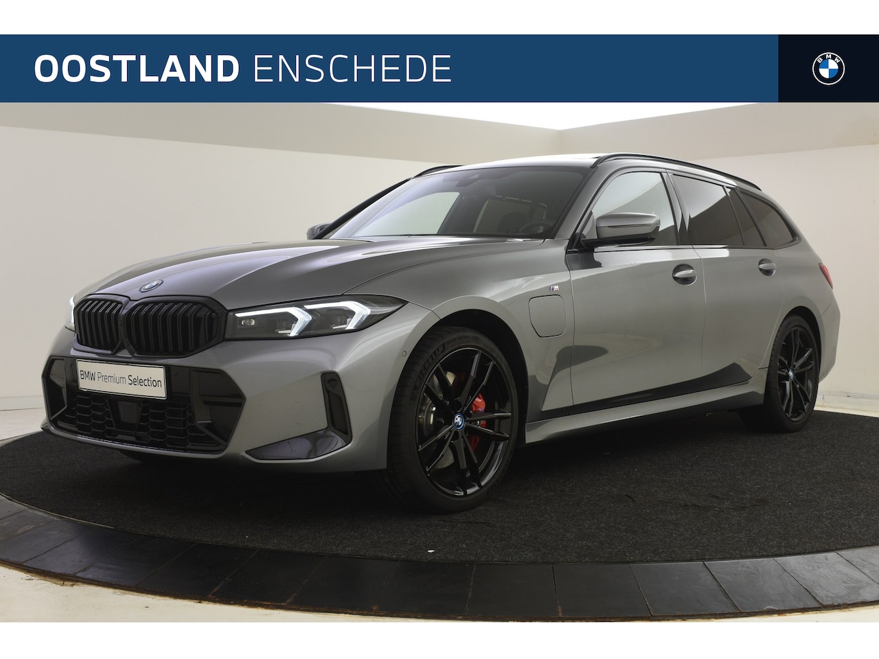 BMW 3-serie Touring - 330e xDrive High Executive M Sport Automaat / Panoramadak / Trekhaak / Stoelverwarming / A - AutoWereld.nl