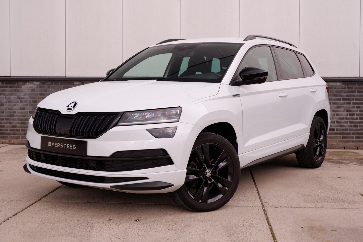 Skoda Karoq - 1.5 TSI ACT Sportline | Elek. Trekhaak | Virtual | LED | Navi | Carplay | ACC | ECC - AutoWereld.nl