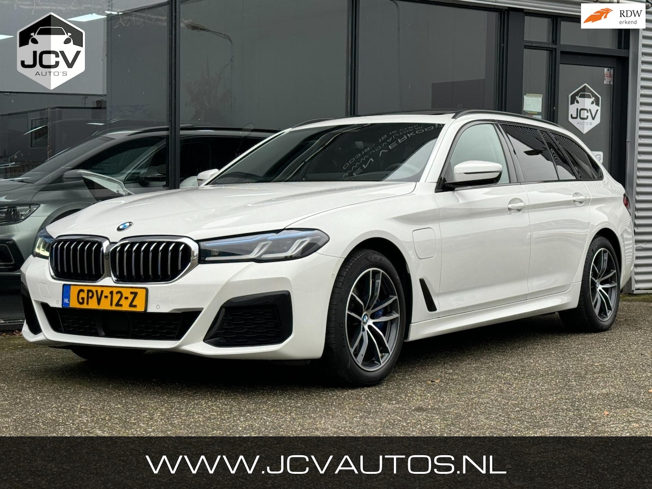 BMW 5-serie Touring - 530e xDrive High Executive M-SPORT/PAN/TRE - AutoWereld.nl