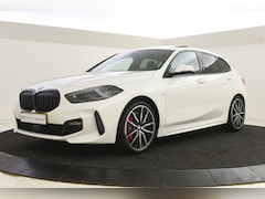 BMW 1-serie - 118i High Executive M Sport / Panoramadak / M Sportstoelen / Adaptieve LED / Parking Assis