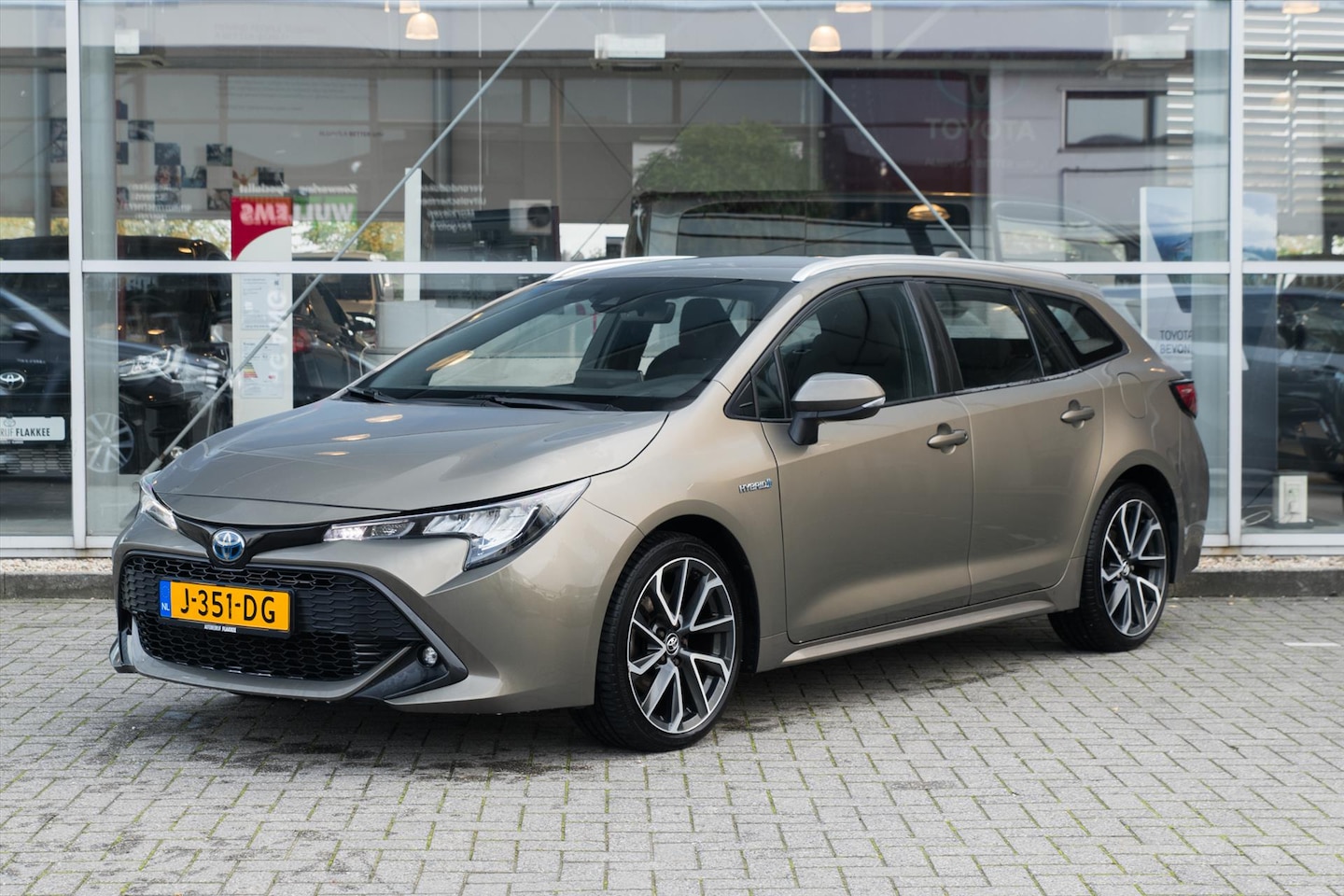 Toyota Corolla Touring Sports - 2.0 Hybrid 184pk Dynamic | Dlr. Ondh. | 1e Eig. - AutoWereld.nl