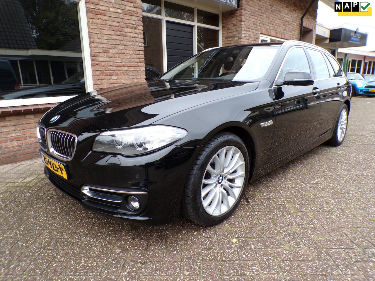 BMW 5-serie Touring - 528xi Luxury Edition Automaat / Leder / Navi / Stoelverwarming - AutoWereld.nl