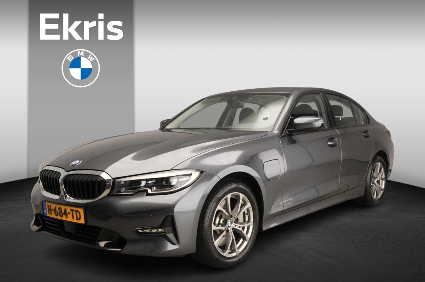 BMW 3-serie - Sedan 330e | LED | Leder | Navigatie | Trekhaak | Sportstoelen | Active cruise | DAB | Hif - AutoWereld.nl