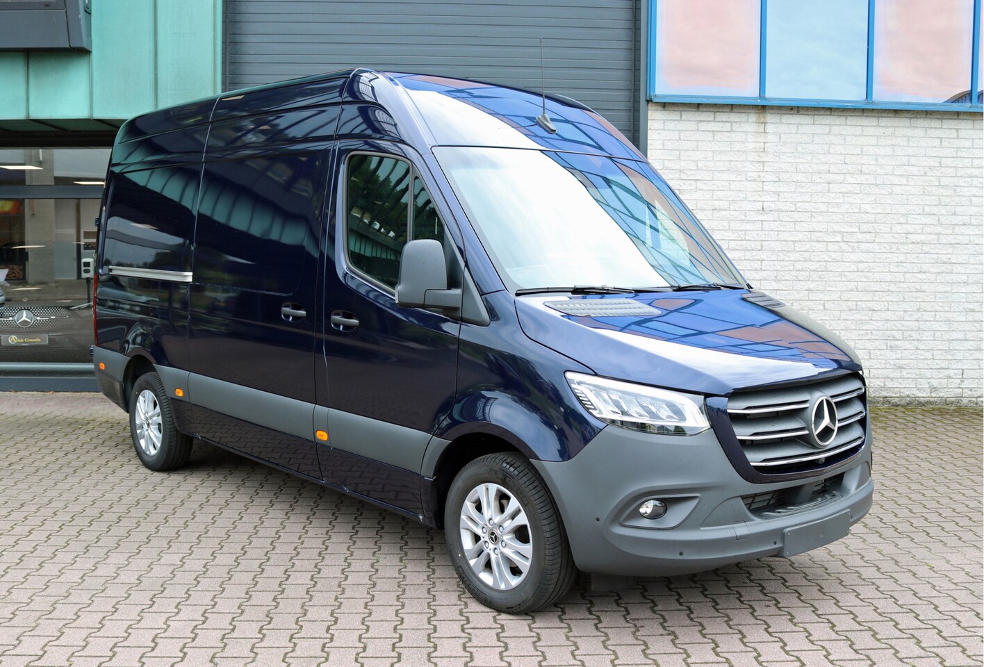 Mercedes-Benz Sprinter - 319 CDI L2H2 9G-TRONIC LED MBUX10 360gr CAMERA DISTRONIC ALARM KL3 PDC 3.5T AHW COMPLEET - AutoWereld.nl