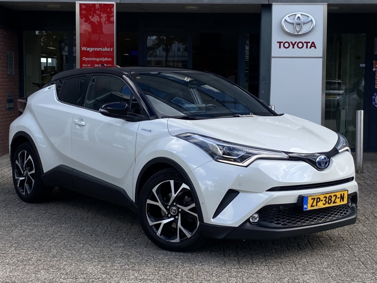 Toyota C-HR - 1.8 Hybrid Bi-Tone JBL DAB BSM PDC NAVI 18' LED - AutoWereld.nl