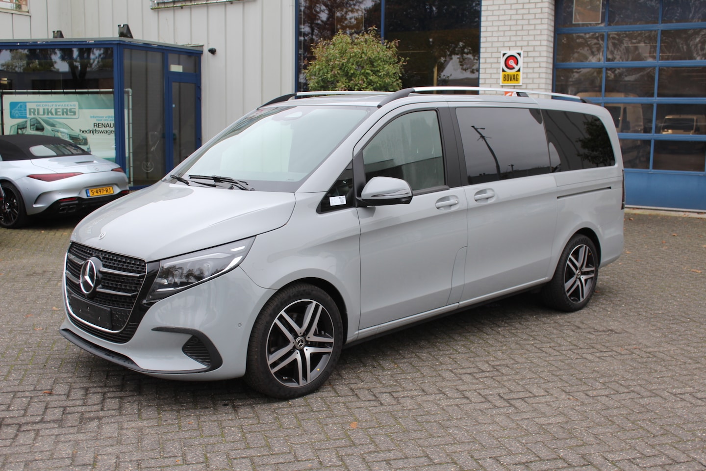 Mercedes-Benz V-klasse - 300d L2 Alpengrijs Facelift - AutoWereld.nl