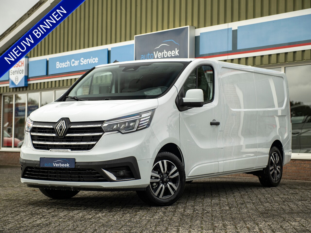 Renault Trafic - L2H1 2.0dCi 170pk Aut. T29 Luxe | Navi | Achtercamera | PDC rondom | ECC | 17" Lichtmetaal - AutoWereld.nl