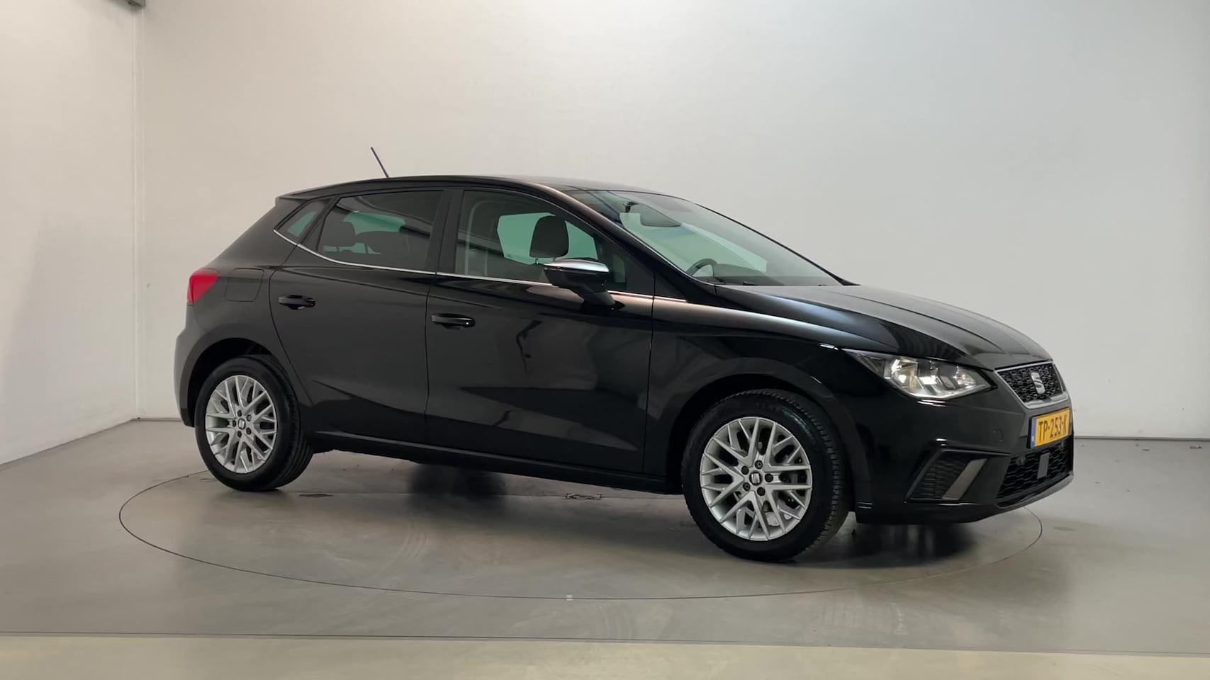 Seat Ibiza - 1.0 TSI Style Business Intense Camera Climate Control Navigatie Parkeersensoren - AutoWereld.nl