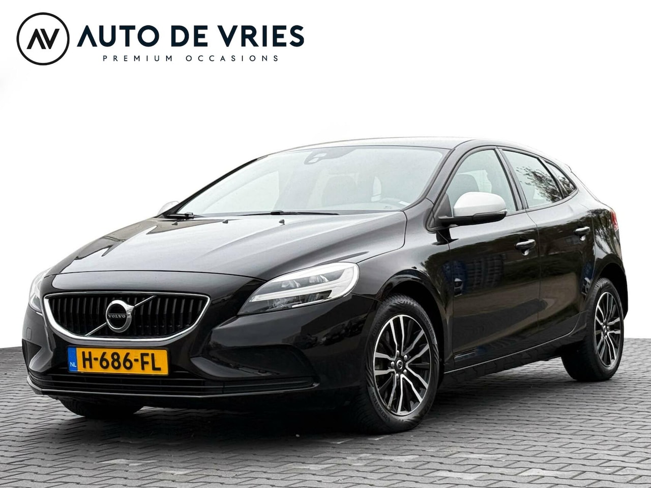 Volvo V40 - 1.5 T2 Automaat Polar+ | Zwart leder | Full LED | Navigatie | Winterpakket - AutoWereld.nl