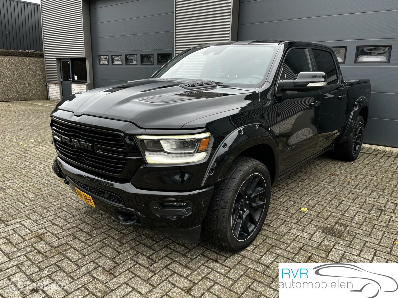 Dodge Ram 1500 - 4X4 5.7 V8 4x4 Crew Cab LARAMIE SPORT PANODAK - AutoWereld.nl