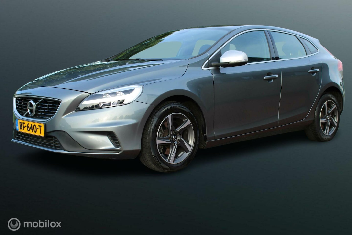 Volvo V40 - 2.0 T4 Business Sport 2.0 T4 190 PK Business Sport, R-design, Stoelverwarming, Led verlichting, Cruise, Clima, N - AutoWereld.nl