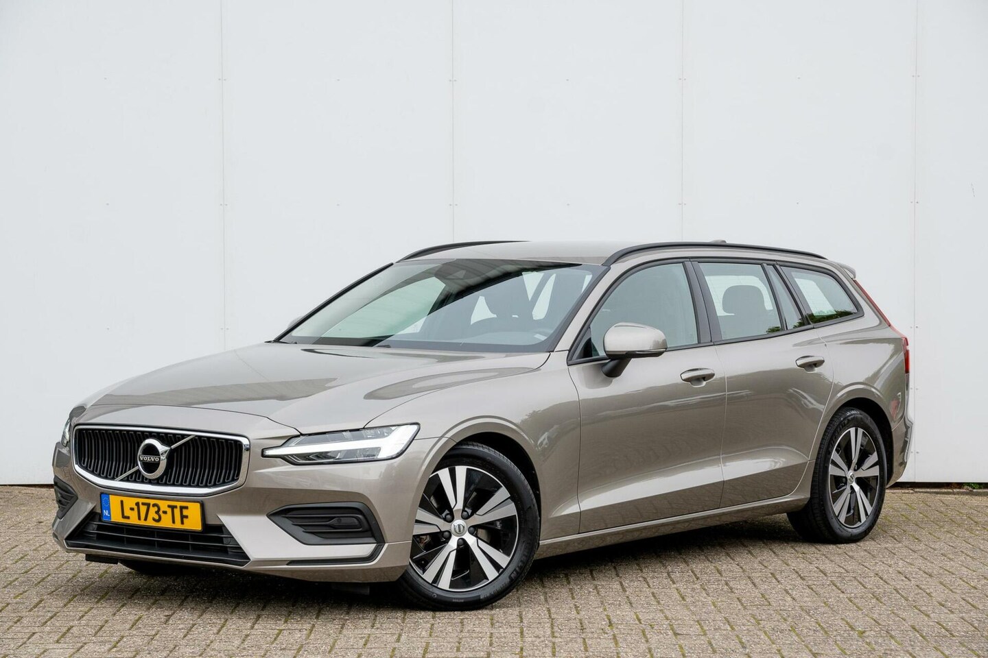 Volvo V60 - B3 Momentum Advantage | Adapt.Cruise | BLIS | leer - AutoWereld.nl