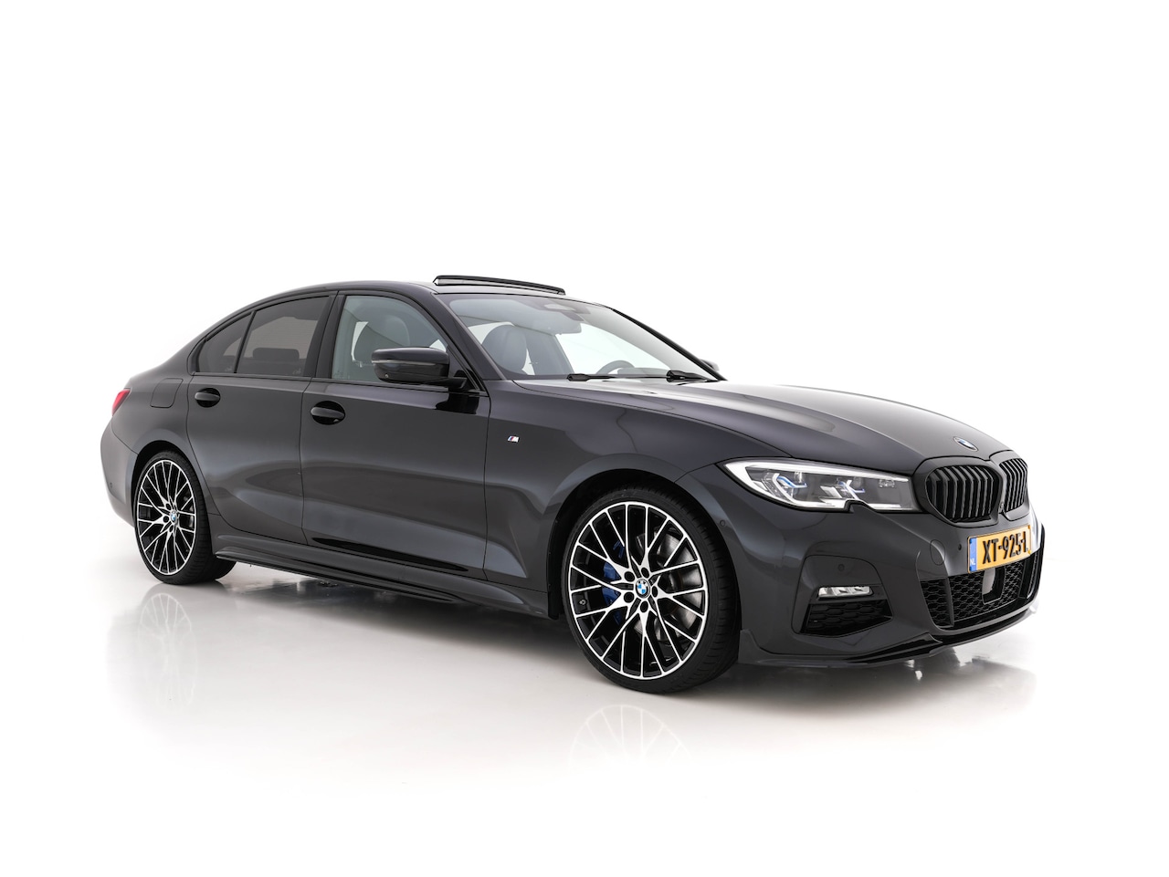 BMW 3-serie - 320d xDrive High Executive Edition M-SPORT Aut. *PANO | HEAD-UP | LASER-LED | 360°CAMERA | - AutoWereld.nl