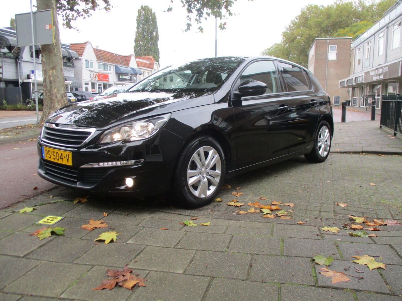 Peugeot 308 - 1.2 PureTech Blue Lion 5drs / AIRCO / GLAZEN-DAK / NAVI / TREKHAAK / 122dkm - AutoWereld.nl