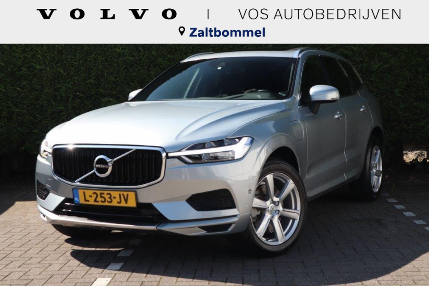 Volvo XC60 - 2.0 T8 Twin Engine AWD Momentum | Trekhaak | Leder | Intellisafe Pro | - AutoWereld.nl