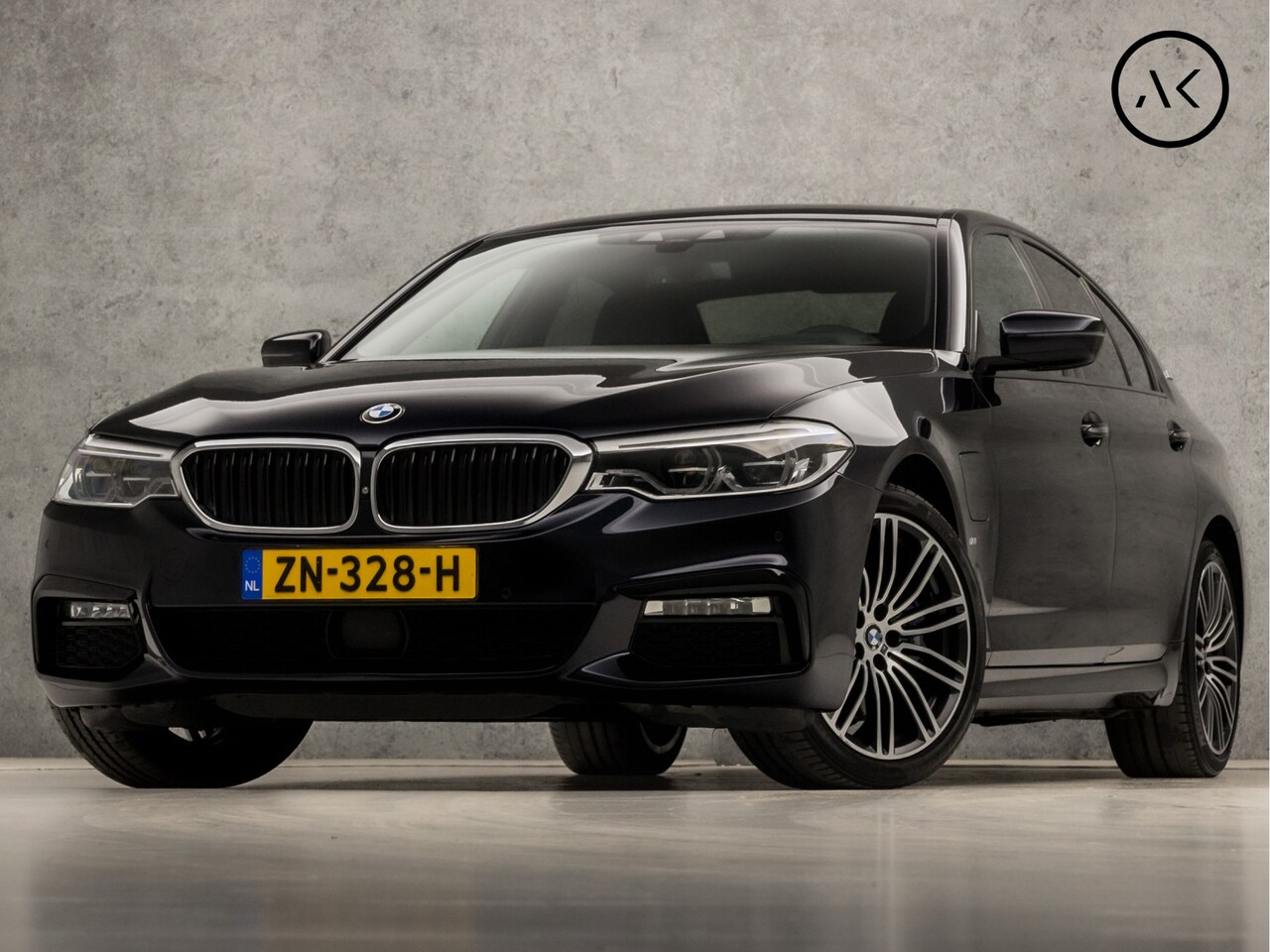 BMW 5-serie - 530e High Executive M Sport 252Pk Automaat (APPLE CARPLAY, M PAKKET, DEALER ONDERHOUDEN, N - AutoWereld.nl